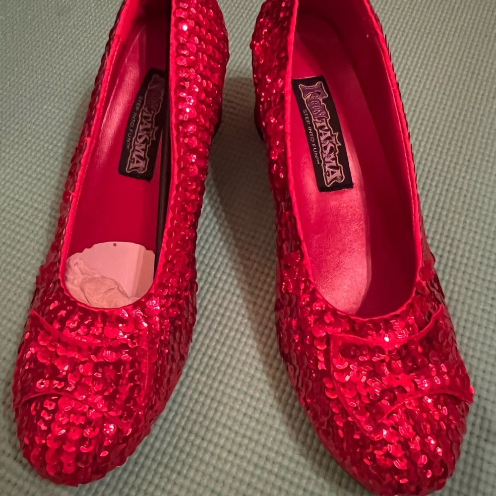 Halloween red Funtasma sequence red shoes size 8 Dorothy